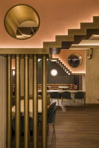 Interior cosmopolita para el restaurante 80º en Madrid por Mil Studios