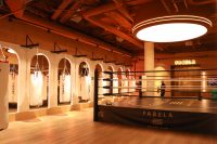 Diseño del espacio de boxeo del gimnasio Fabela Boxing Club en Madrid por Mil Studios.